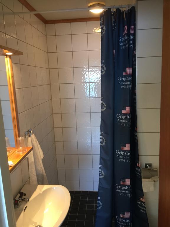 Hotell Fisketangen Kungshamn Oda fotoğraf