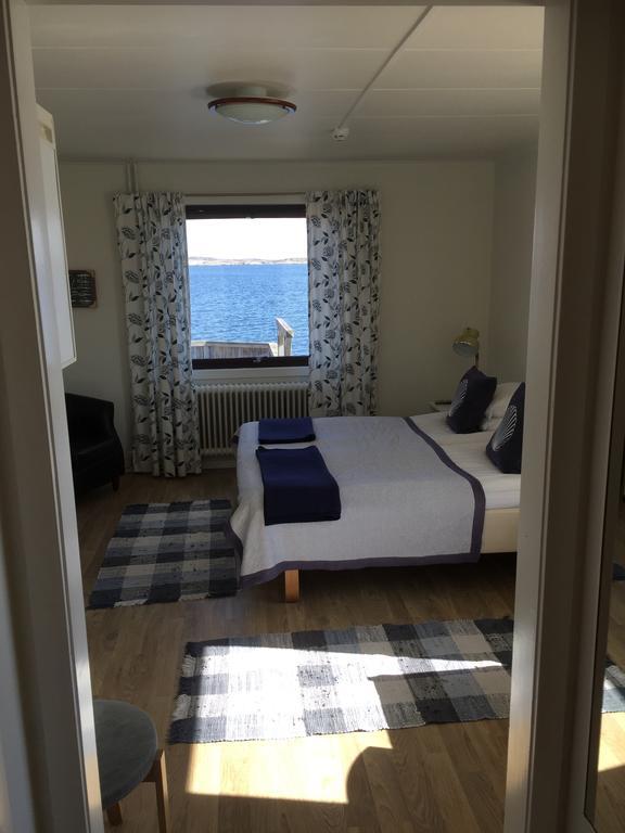 Hotell Fisketangen Kungshamn Oda fotoğraf